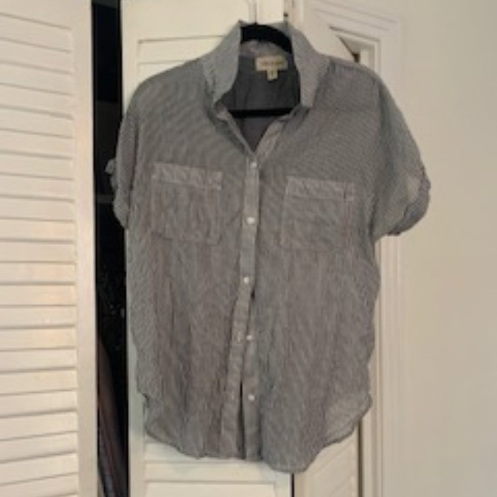 Anthropologie Cloth & Stone blue and white stripe short sleeve button down shirt